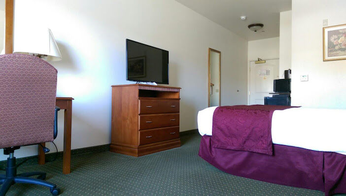 Best Western Plus Lake Elsinore Inn & Suites Exterior photo